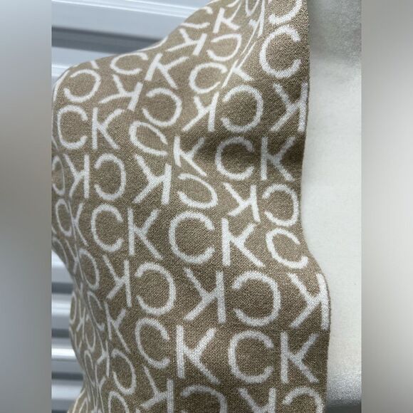 NWT Calvin Klein Logo Jacquard Scarf Reversible Heathered Almond Beige - Picture 5 of 10